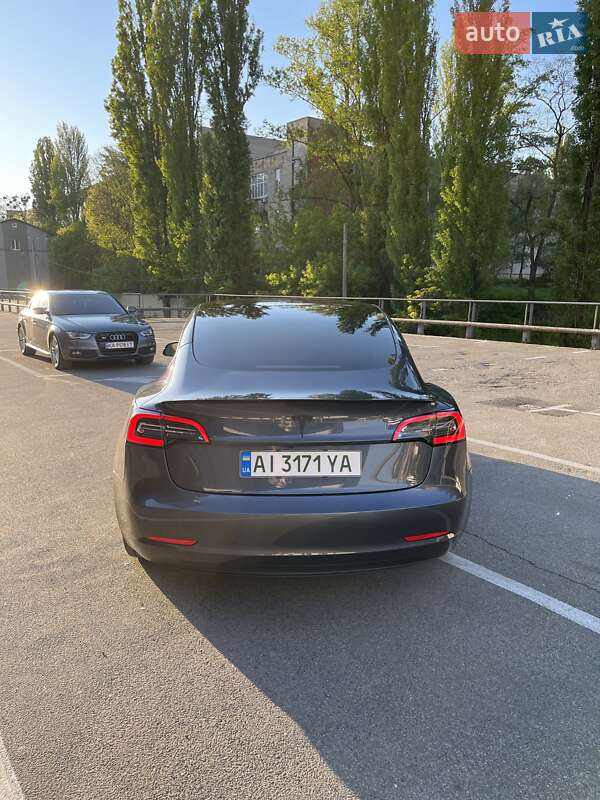 Седан Tesla Model 3 2022 в Києві