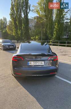 Седан Tesla Model 3 2022 в 