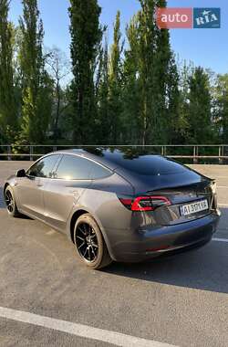 Седан Tesla Model 3 2022 в 