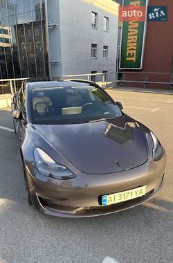 Седан Tesla Model 3 2022 в 