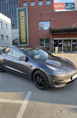 Седан Tesla Model 3 2022 в Киеве