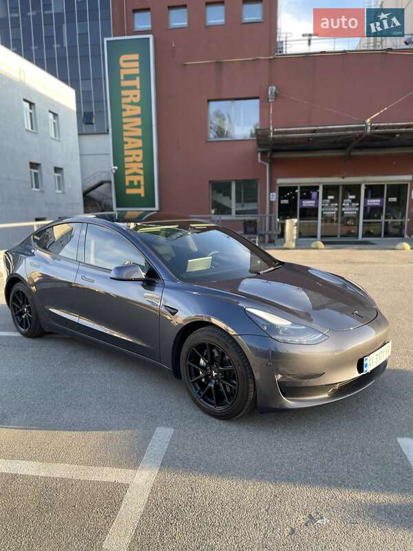 Седан Tesla Model 3 2022 в Києві