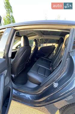 Седан Tesla Model 3 2022 в 