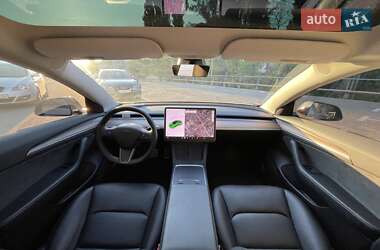 Седан Tesla Model 3 2022 в 