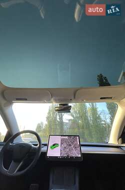 Седан Tesla Model 3 2022 в 