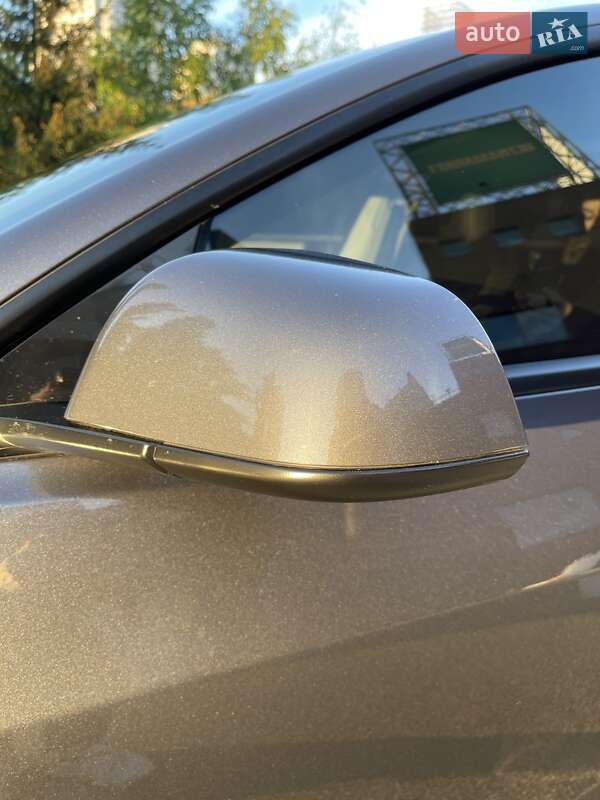Седан Tesla Model 3 2022 в Києві
