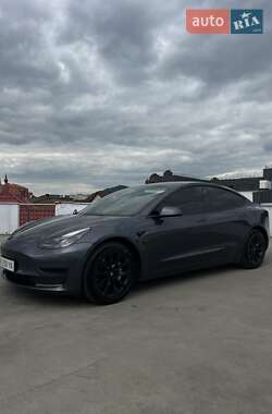 Седан Tesla Model 3 2022 в Мукачево