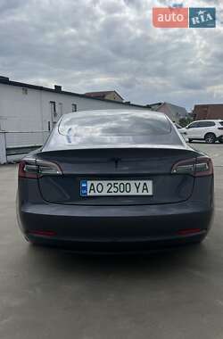 Седан Tesla Model 3 2022 в 