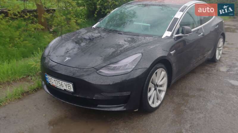 Седан Tesla Model 3 2018 в Львове