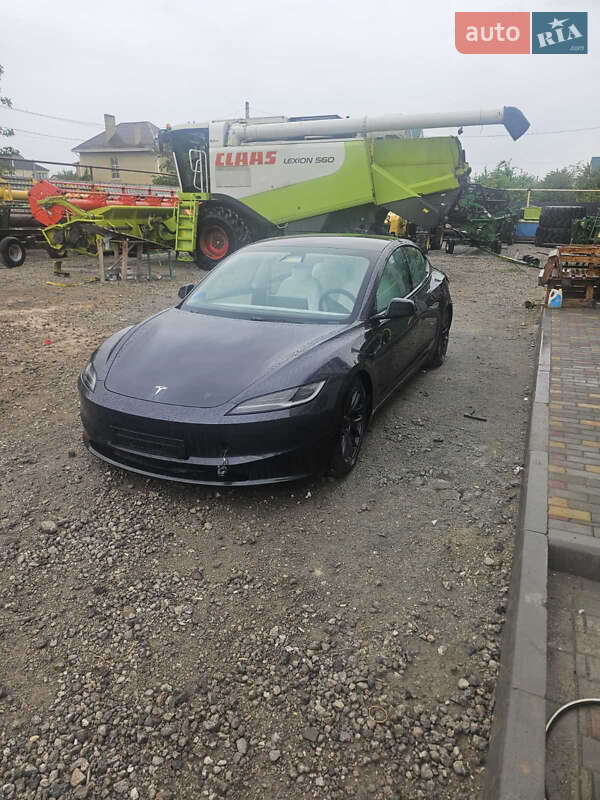 Tesla Model 3 2024