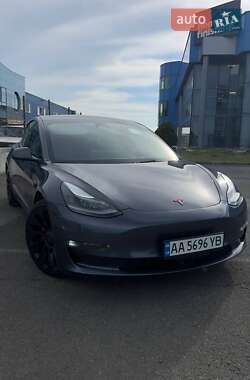 Седан Tesla Model 3 2022 в 