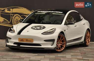 Седан Tesla Model 3 2019 в Киеве