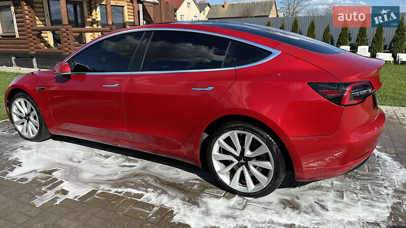 Седан Tesla Model 3 2019 в Львові