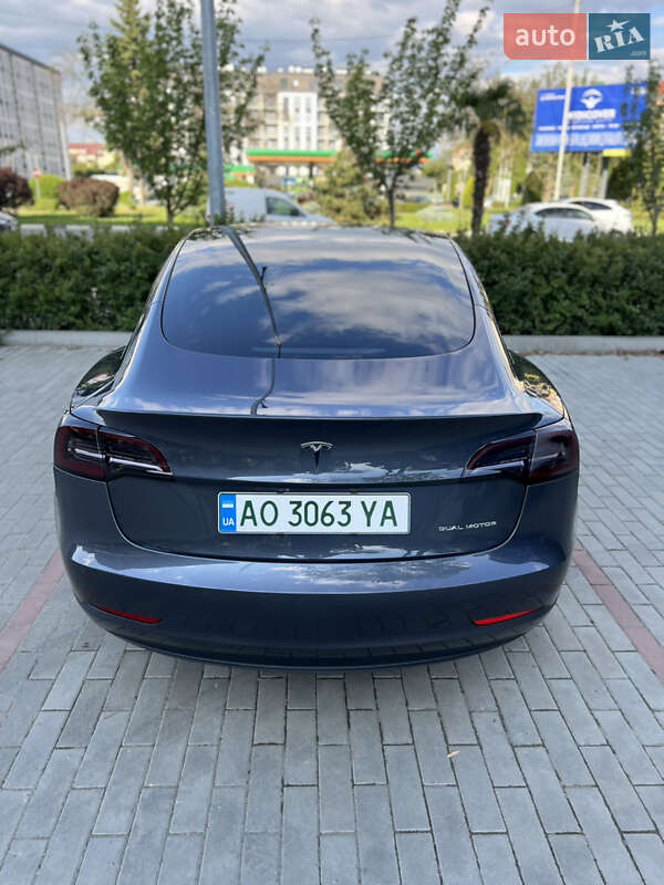 Седан Tesla Model 3 2022 в Ужгороде