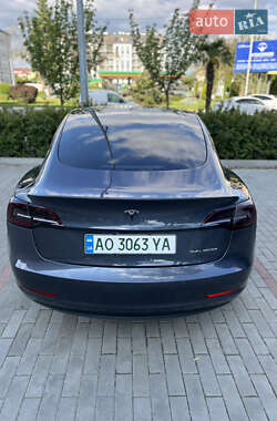 Седан Tesla Model 3 2022 в 