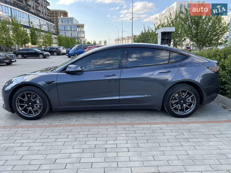 Седан Tesla Model 3 2022 в Ужгороде