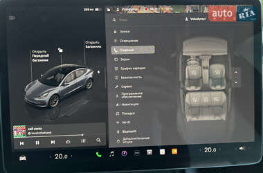 Седан Tesla Model 3 2022 в 