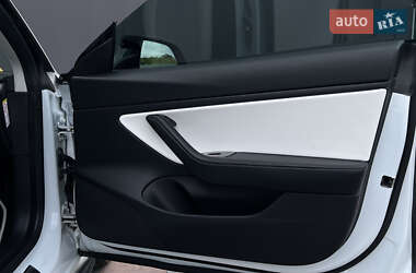 Седан Tesla Model 3 2019 в 