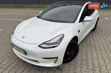 Седан Tesla Model 3 2020 в 