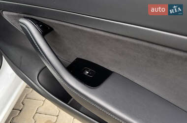 Седан Tesla Model 3 2020 в 