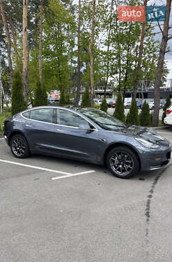 Седан Tesla Model 3 2019 в 