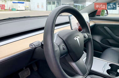 Седан Tesla Model 3 2022 в 