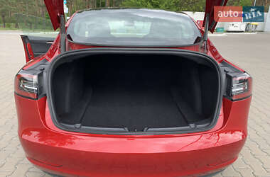 Седан Tesla Model 3 2022 в 