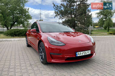 Седан Tesla Model 3 2022 в 