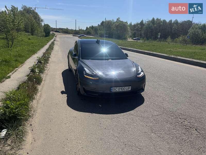 Седан Tesla Model 3 2020 в Львове