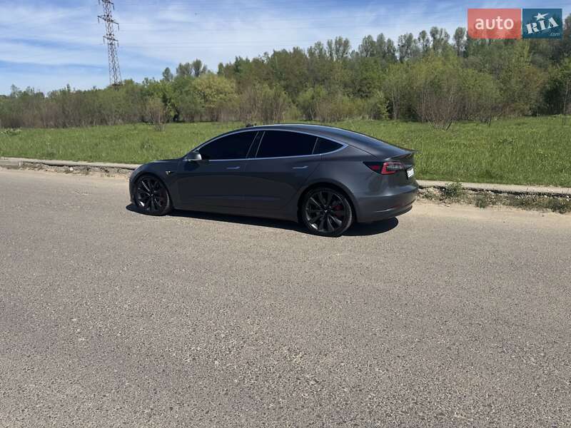 Седан Tesla Model 3 2020 в Львове