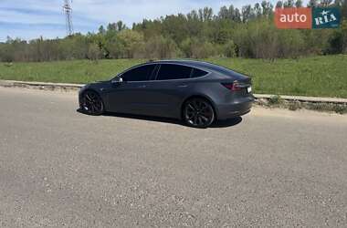 Седан Tesla Model 3 2020 в 