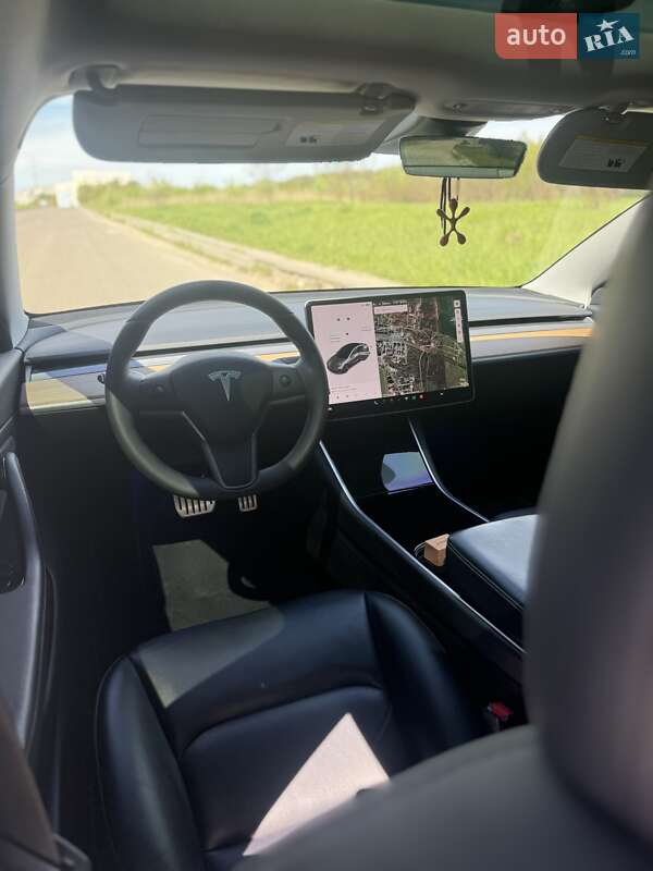 Седан Tesla Model 3 2020 в Львове
