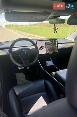 Седан Tesla Model 3 2020 в 