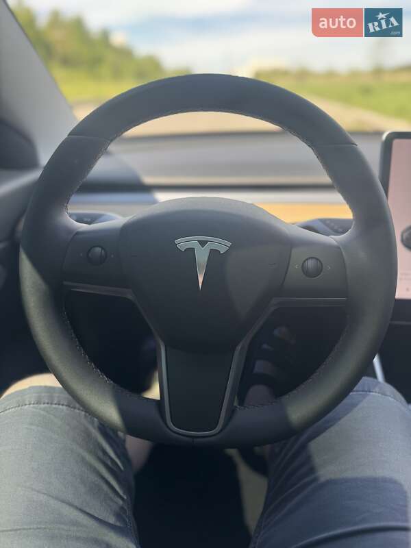 Седан Tesla Model 3 2020 в Львове