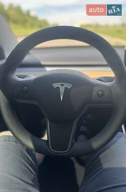 Седан Tesla Model 3 2020 в 