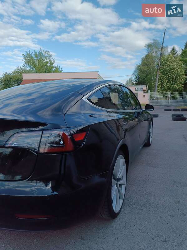 Седан Tesla Model 3 2018 в Харкові