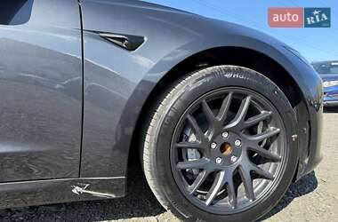 Седан Tesla Model 3 2024 в 