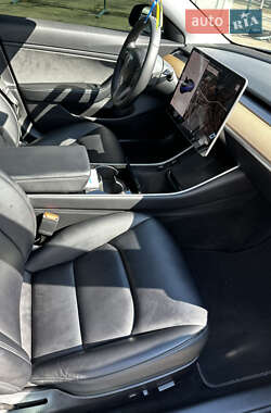 Седан Tesla Model 3 2019 в 
