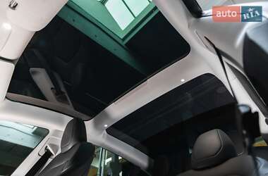 Седан Tesla Model 3 2024 в 