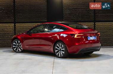 Седан Tesla Model 3 2024 в 