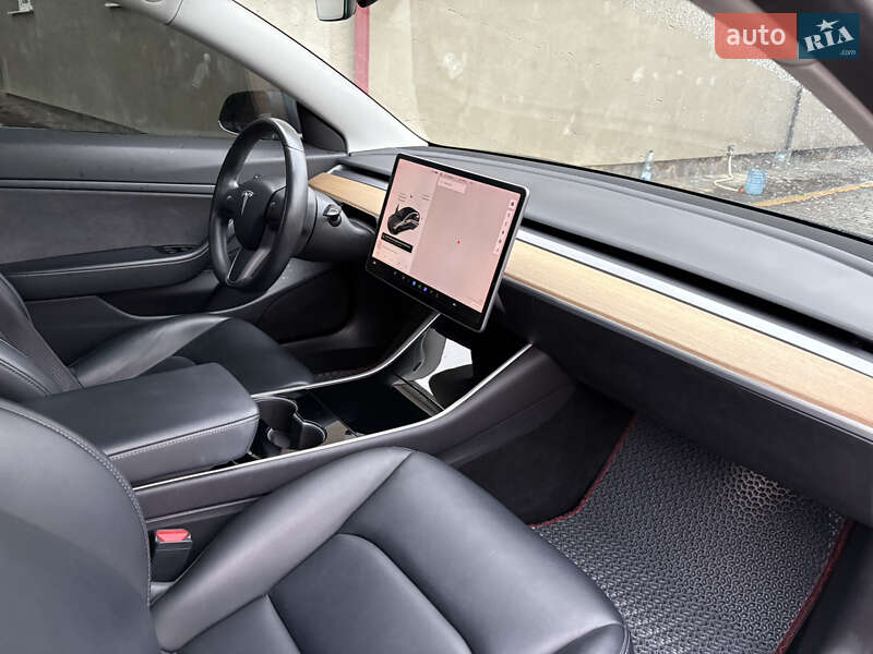 Седан Tesla Model 3 2019 в Коломые