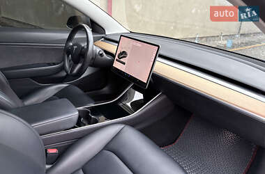 Седан Tesla Model 3 2019 в 