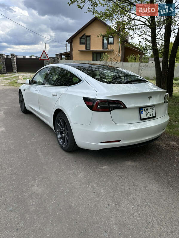 Седан Tesla Model 3 2020 в Житомире