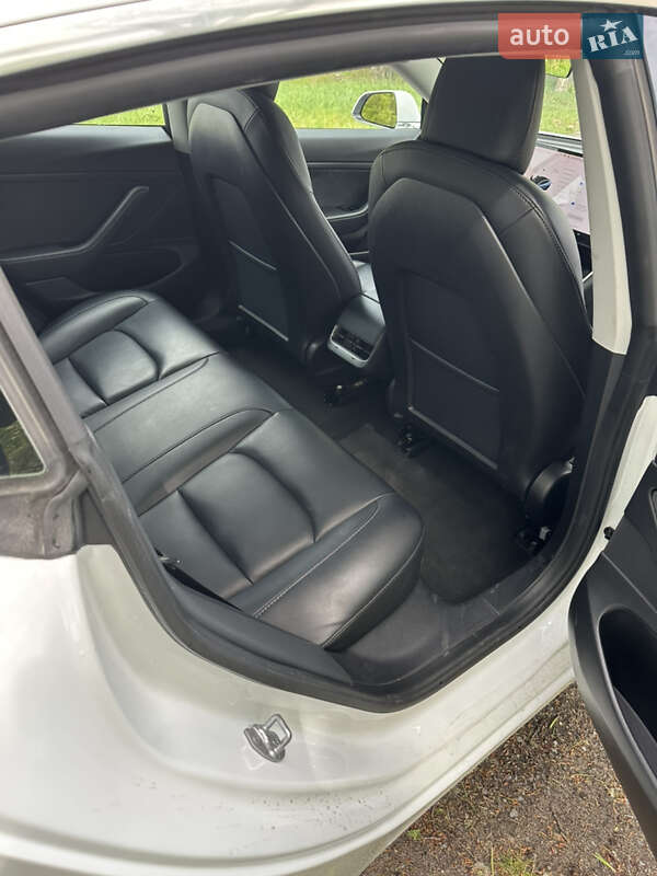 Седан Tesla Model 3 2020 в Житомире
