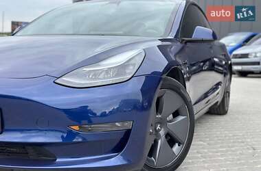 Седан Tesla Model 3 2023 в 