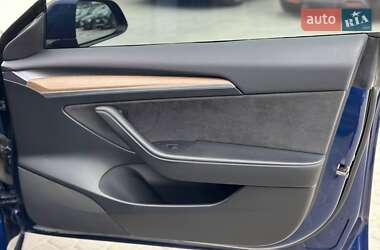 Седан Tesla Model 3 2023 в 
