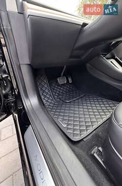 Седан Tesla Model 3 2019 в Виннице