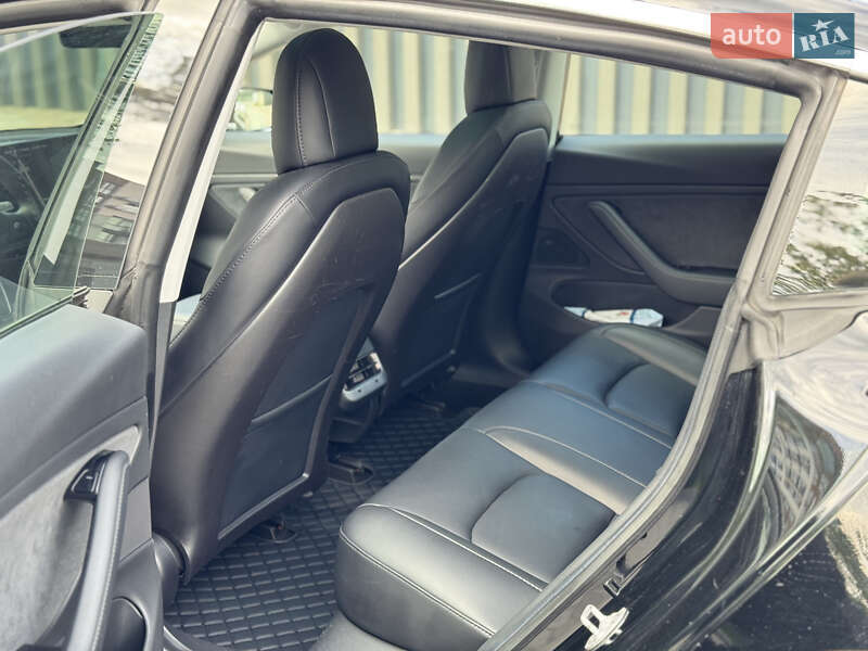 Седан Tesla Model 3 2019 в Виннице