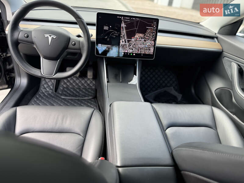 Седан Tesla Model 3 2019 в Виннице