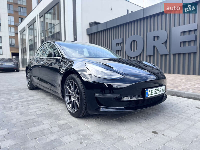 Седан Tesla Model 3 2019 в Виннице